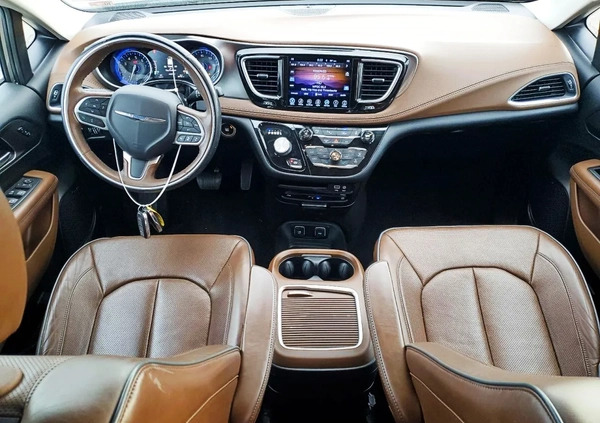 Chrysler Pacifica cena 49000 przebieg: 112000, rok produkcji 2017 z Kazimierz Dolny małe 56